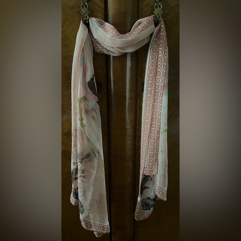 Elegant vintage 100% Silk Scarf with Artistic Design - Picture 2 of 8